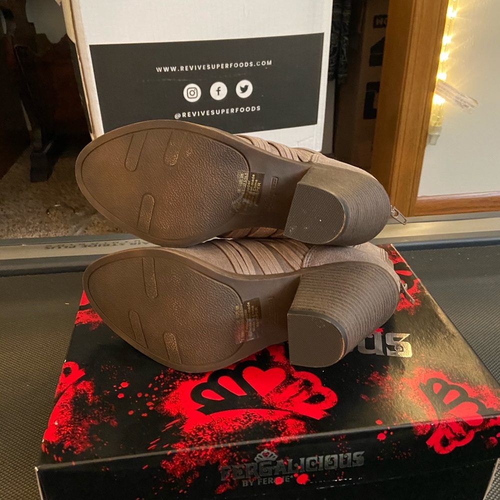 Tan booties - Picture 3 of 3